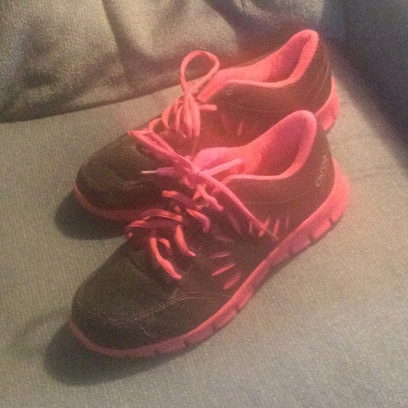 Used Shoes good condition - Picture 1 of 5